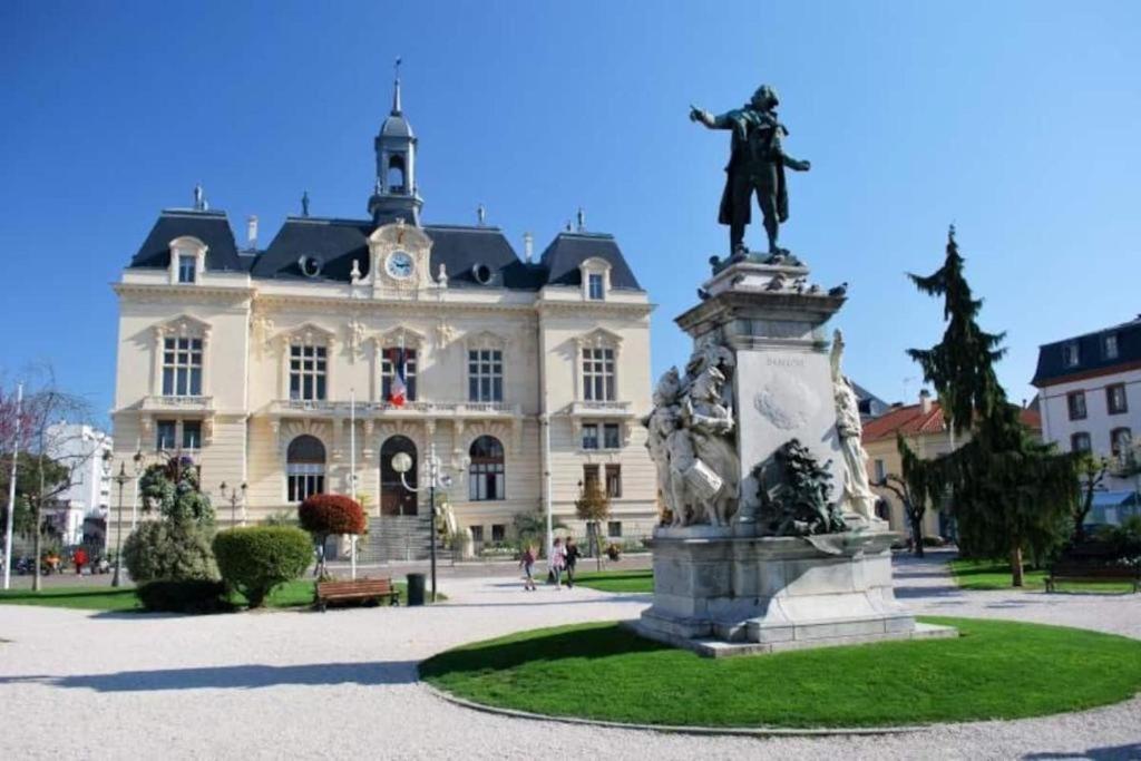 Le Zen -Studio Tout Equipe- Wifi Fibre- Centre Ville Avec Parking Tarbes Dış mekan fotoğraf